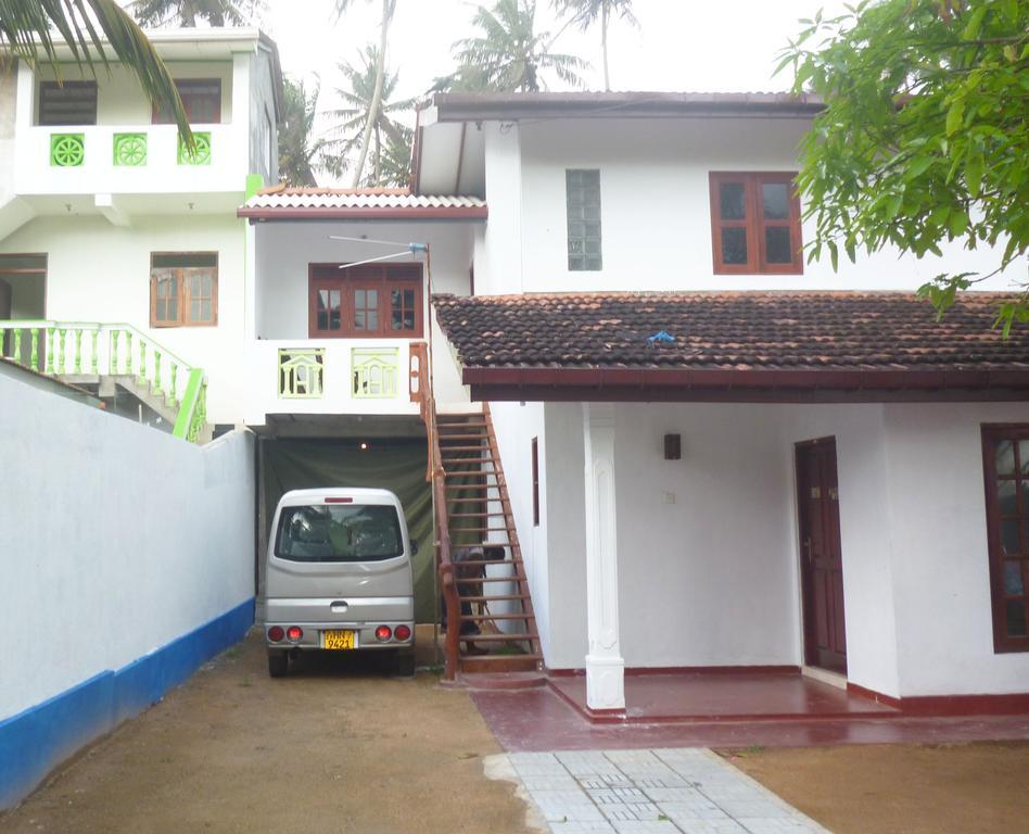 SeaView Paradise Inn Weligama Bagian luar foto